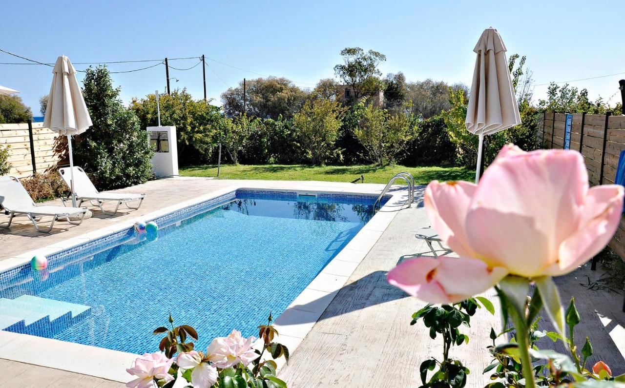 Rita Mare Seafront Villas Heated Pools Gennadi Exteriér fotografie